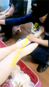 3azn3xpv25j.jpg