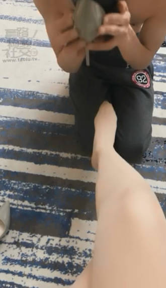 aj1qu5bzukz.jpg