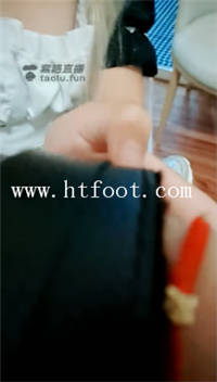 t020qfr1yh0.jpg