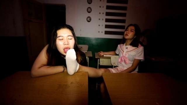 lns12w1e5gt.jpg