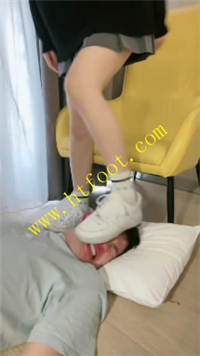 12yqm50paag.jpg