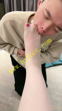 noy04vo11aw.jpg