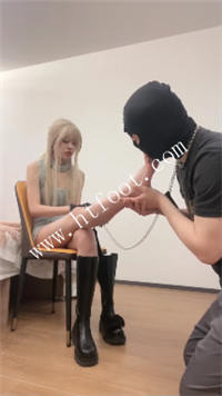 35rlnpb5moe.jpg