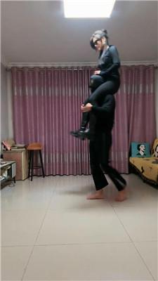 q5tde41pdbg.jpg