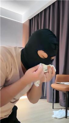 wcu1uylroxq.jpg
