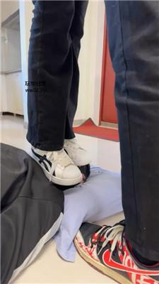 huxl3okuxzm.jpg