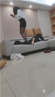 ote5eek1gaj.jpg