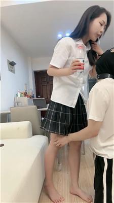 xeyq35mjrlr.jpg