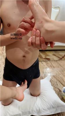 04w4z4hy30s.jpg