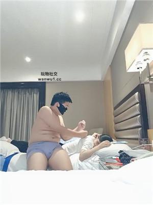 ru5py4ouxxi.jpg