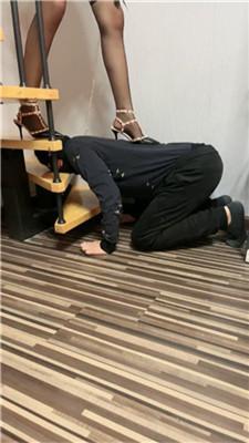 b2xirsow2r5.jpg
