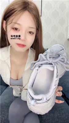 1vxubyqskf5.jpg