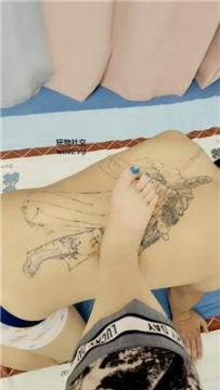 【调教视频】【李老师】裸足全体重踩地毯奴 JS241016-36