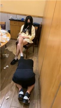 【调教视频】【文文文文】伺候素人用餐-舔皮鞋白袜/踩狗爪/喂口水【双视角版】bf44667