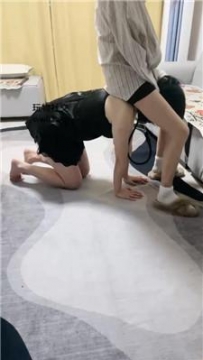 【调教视频】【司黎里】白袜美腿玩虐下贱闺蜜犬 bf44438