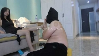 35921  【璐璐】超嫩超白的美脚牛奶踩食喂给贱狗，舔食美足