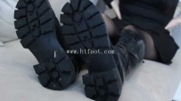AC242  【黑丝诱惑】素人篇：某医美前台接待员乔伊长靴全体重踩奴坐奴窒息口水羞辱