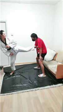 【调教视频】【高兴儿】跆拳道女神暴力踢踹/腿绞 bf44866