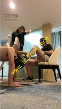 TL24444 阿月】和闺蜜体验奴下奴57分钟