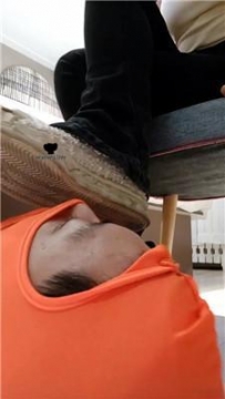 【调教视频】【玥野兔】近距离-狗舌清理超脏鞋 JS240901-12