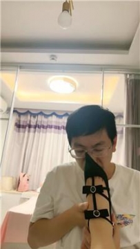 【调教视频】【栀子女王】舔闻脏鞋玉足 JS241018-11