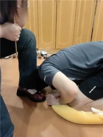 【调教视频】【拽拽】戒尺虐打/脏鞋白袜清理/骑狗背/嘴叼鞋 JS240909-11