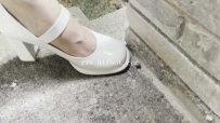 31381  【黑丝诱惑】沐沐室外游玩时候踩小青蛙