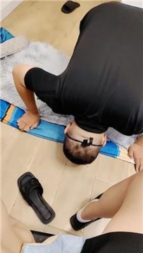 【调教视频】【上海汤圆】短白袜踩地毯奴/掐乳 JS240920-5