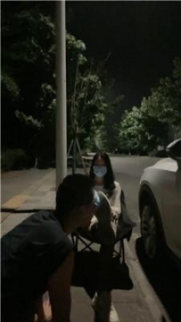 【调教视频】【木万】深夜户外调-舔脏鞋底黑丝/耳光/踩踏闻臭鞋 bf44156