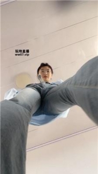 【调教视频】【鹿S】内裤套头-牛仔裤坐脸-玉足舔 JS250509-60