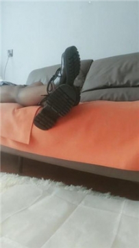 【调教视频】【盈盈女S】狗舌清理脏皮鞋黑丝 JS240914-1