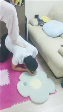 【调教视频】【小仙女本仙】裸足深喉恋足舔/踩踏 JS241023-34