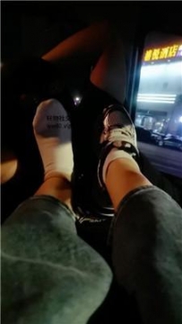【调教视频】【李老师】车内脏鞋白袜玩司机奴 JS240923-8