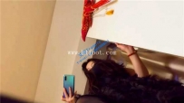 18554 琳黑丝短靴脚下的地毯