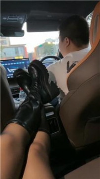 【调教视频】【夏媛】车内清理脏鞋底 bf44580