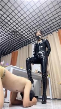 【调教视频】【喵主】转胯狗爬/鞭打/虐乳/踩踏喂食 bf43978
