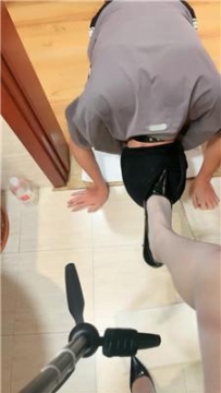 【调教视频】【王妃】舔高跟肉丝jio/赏赐圣水 JS241003-4