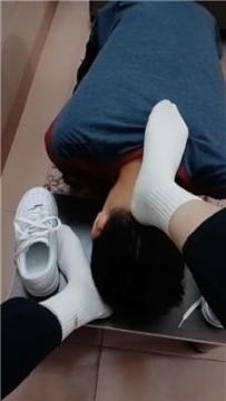 【调教视频】【奇了怪了】运动鞋原味白袜气味虐 JS241103-19