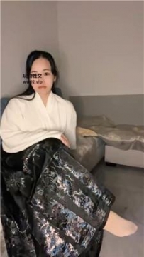【调教视频】【凶大无挠】马面裙S-磕头求主人虐【完整版】JS241025-9