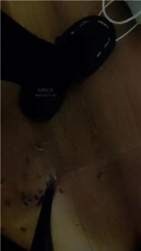 【调教视频】【风S】皮鞋丝袜脚踩/舔闻裸足 JS240917-2