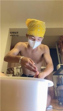 【调教视频】【璋爷】伺候沐足/玉足狂舔踩/掐乳 bf45136