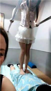 【调教视频】【泰丽】去按摩店体验被技师踩踏 JS240907-3