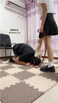 【调教视频】【海绵大大】皮鞋白袜全体重踩踏/清理脏鞋底/转胯狗爬 bf44020