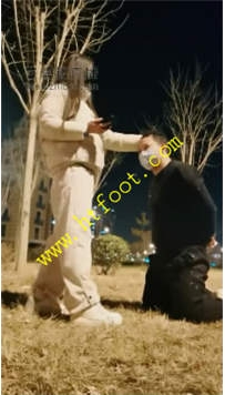 TL25930 猫神大人】户外调教暴打猥琐男21分钟