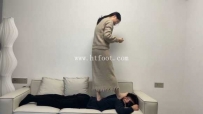 33738  【黑丝诱惑】素人幼教芸芸首次露脸调教踩踏