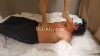 AC1232 女大小幸初次肉丝深喉和踩胃踩肚子
