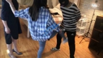 18255【凤仪亭】-【奴隶岛】合作影片，灵灵、梦瑶、冷月踢裆，羞辱，喂食