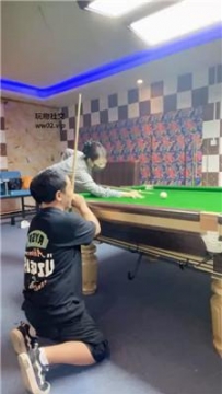 【调教视频】【喵主】桌球台公开处刑-黑丝高跟踩虐/狗链遛狗【完整版】 bf44681