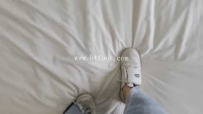 35169  【黑丝诱惑】素人篇：晓俞小白鞋踩白床肉丝脚耳光