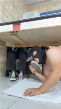 【调教视频】【精神小妹】桌底视角-双学生素人S-脏鞋白袜气味辱/踩踏 bf44994